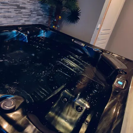 At Dream, Privatif ברגו