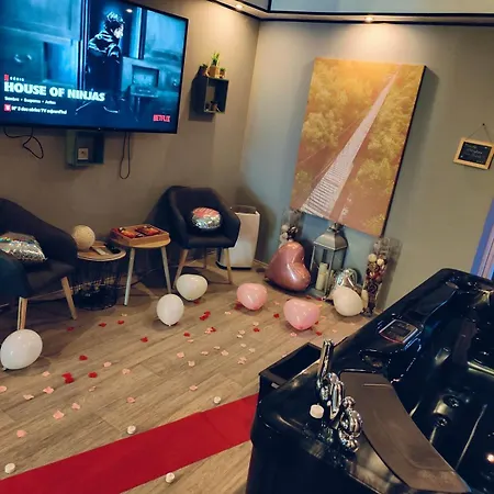 At Dream, Privatif ברגו